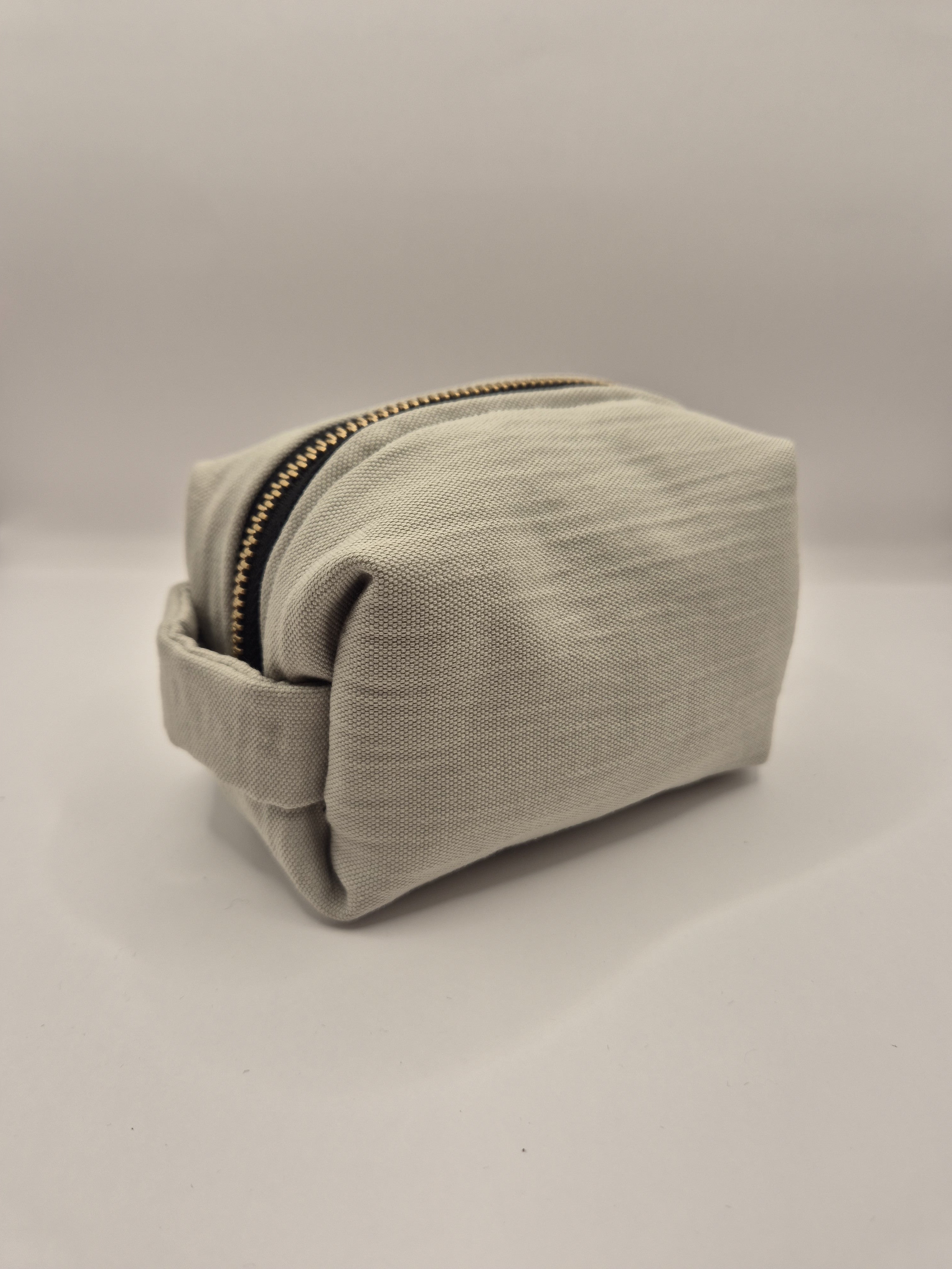 Trousse de la marque Avaé Couture vue arrière