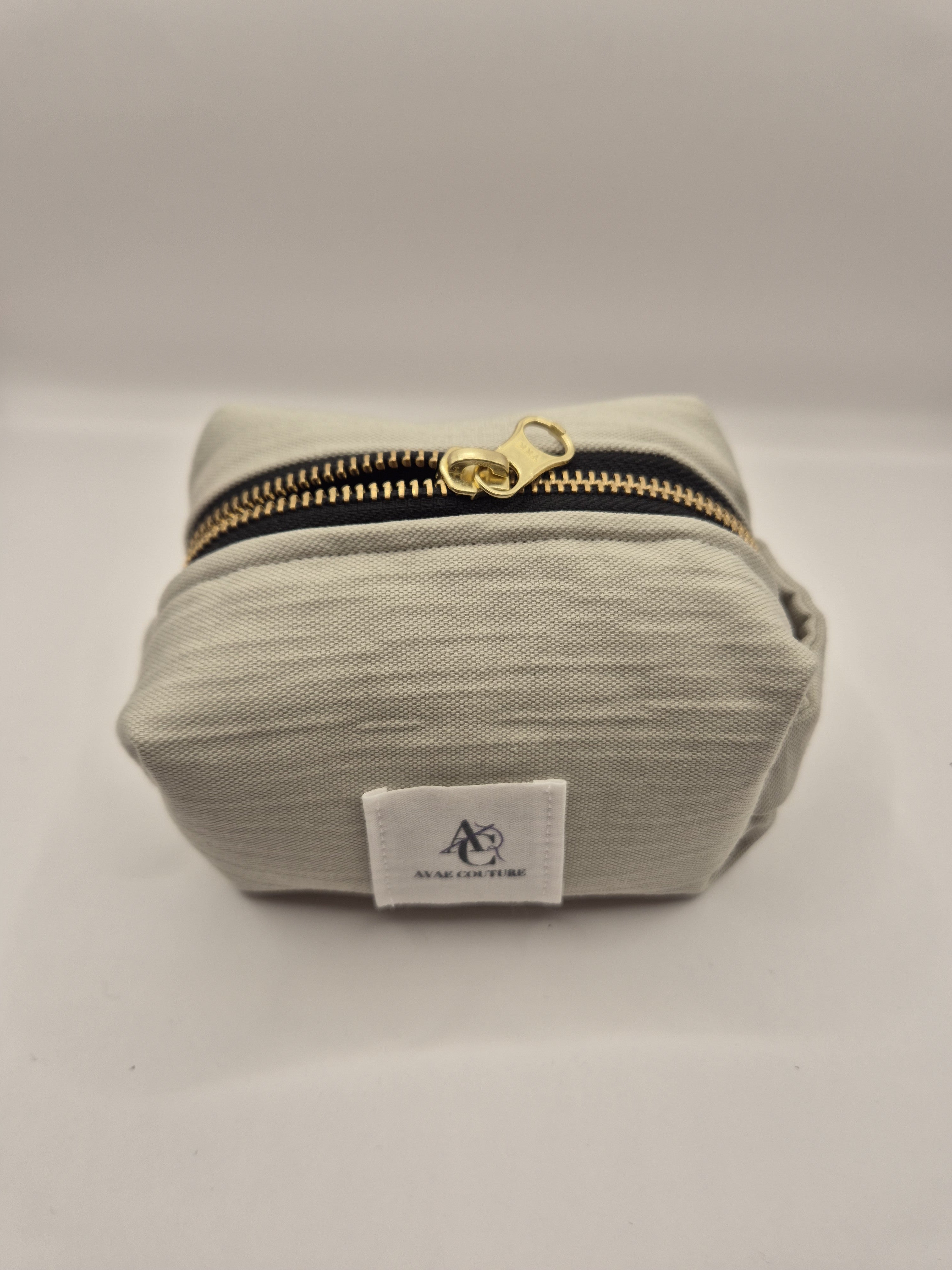 Trousse de la marque Avaé Couture vue plongeante