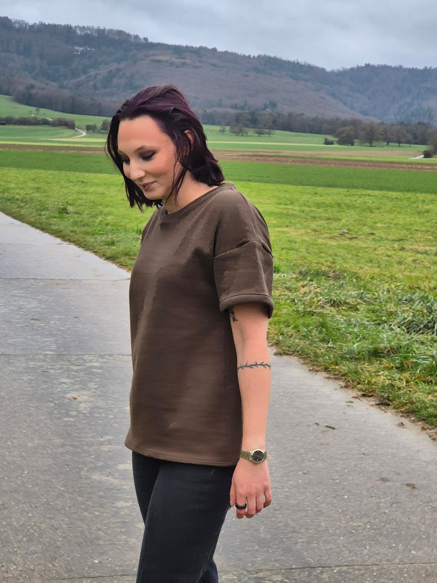 Photo d'un manequin portant un T-shirt de la marque Avaé Couture